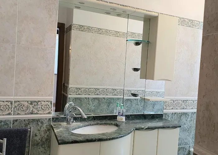 Panoramica Con Giardino A *