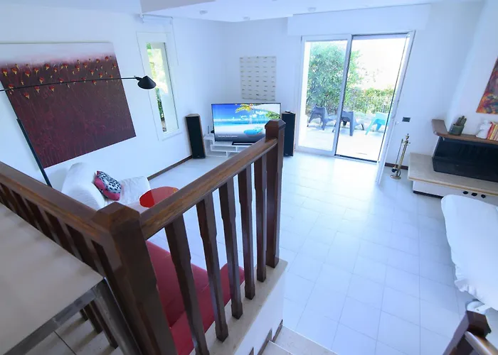 וילה Panoramica Con Giardino A