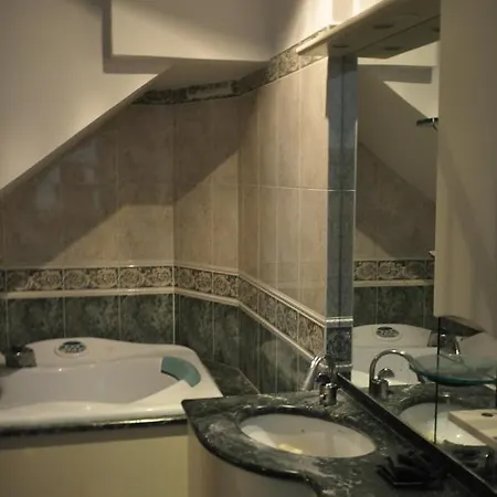 Panoramica Con Giardino A Villa *