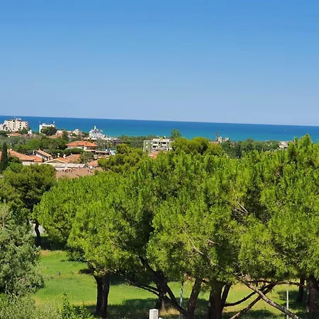 Vila Panoramica Con Giardino A