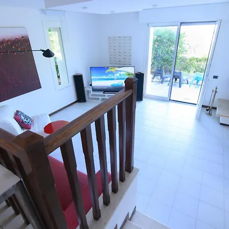 فيلة Panoramica Con Giardino A