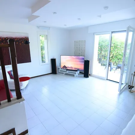 فيلة Panoramica Con Giardino A