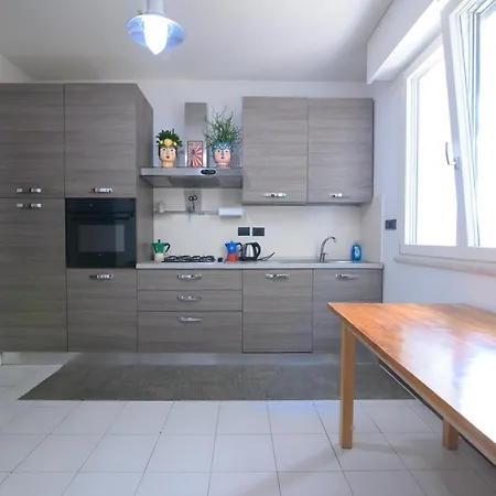 Panoramica Con Giardino A