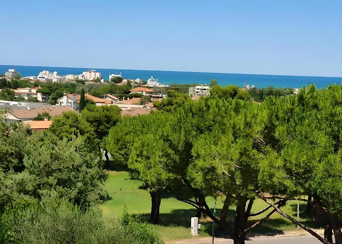 Vila Panoramica Con Giardino A