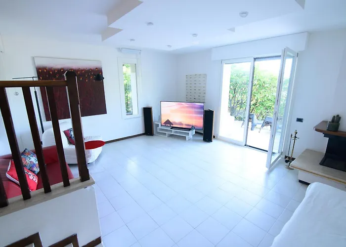 Villa Panoramica Con Giardino A