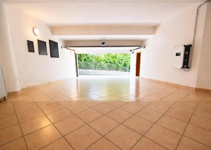 Panoramica Con Giardino A Vila
